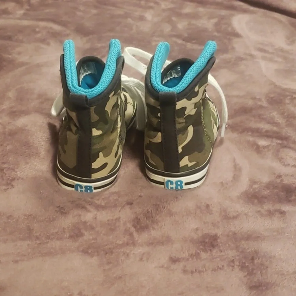 Crazy 8 high top camo shoes size 9‎